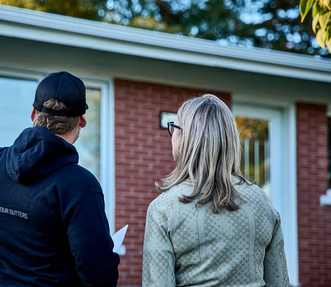 Discussing an eavestrough project with a homeowner