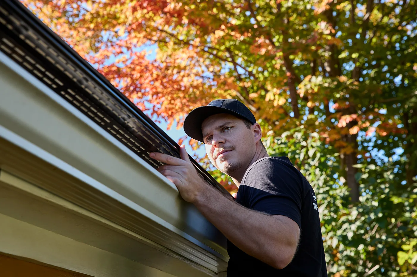 Seamless eavestrough installation by Custom Aluminum Eavestrough
